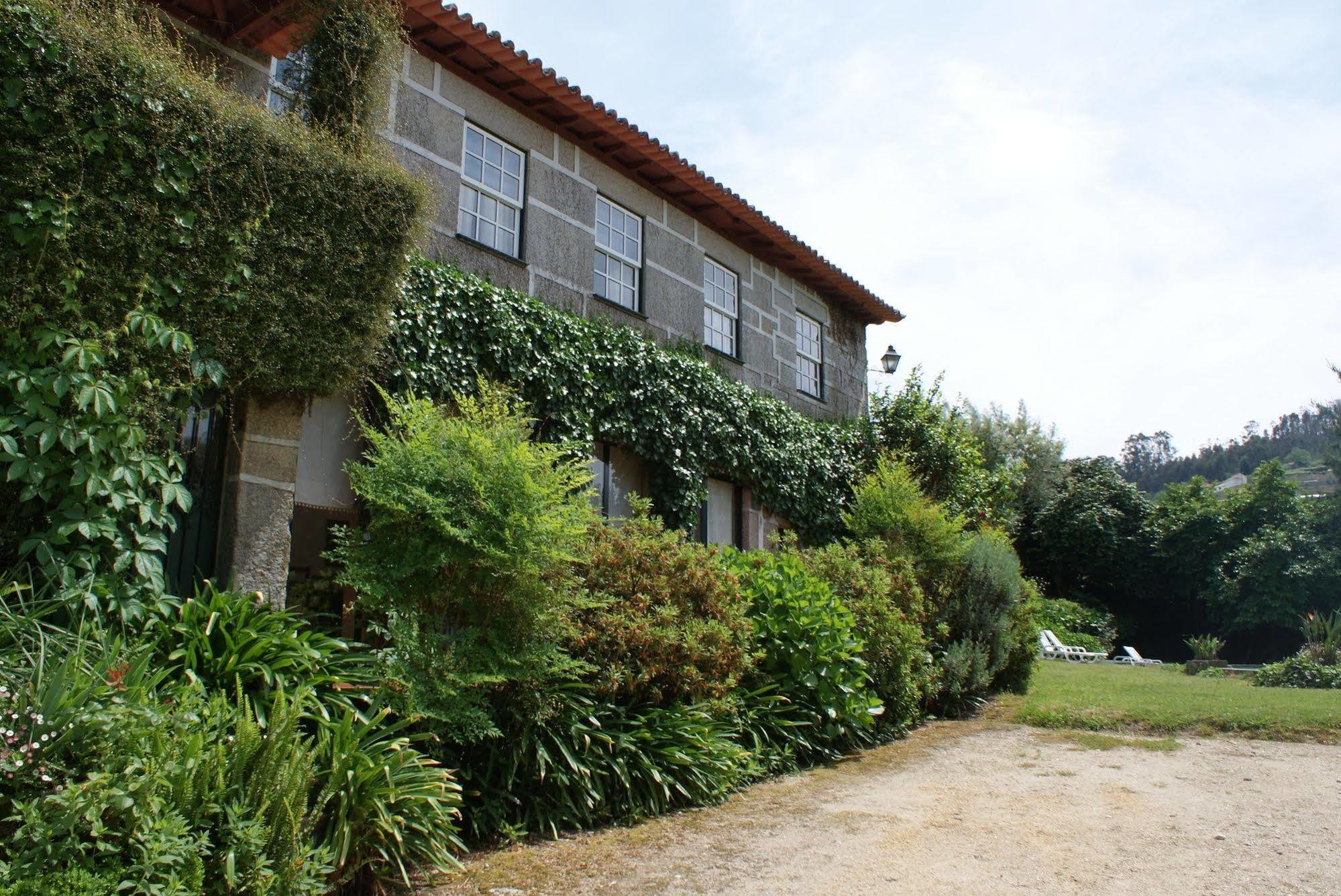 Casa Dos Assentos De Quintiaes Bed & Breakfast Barcelos Exterior photo